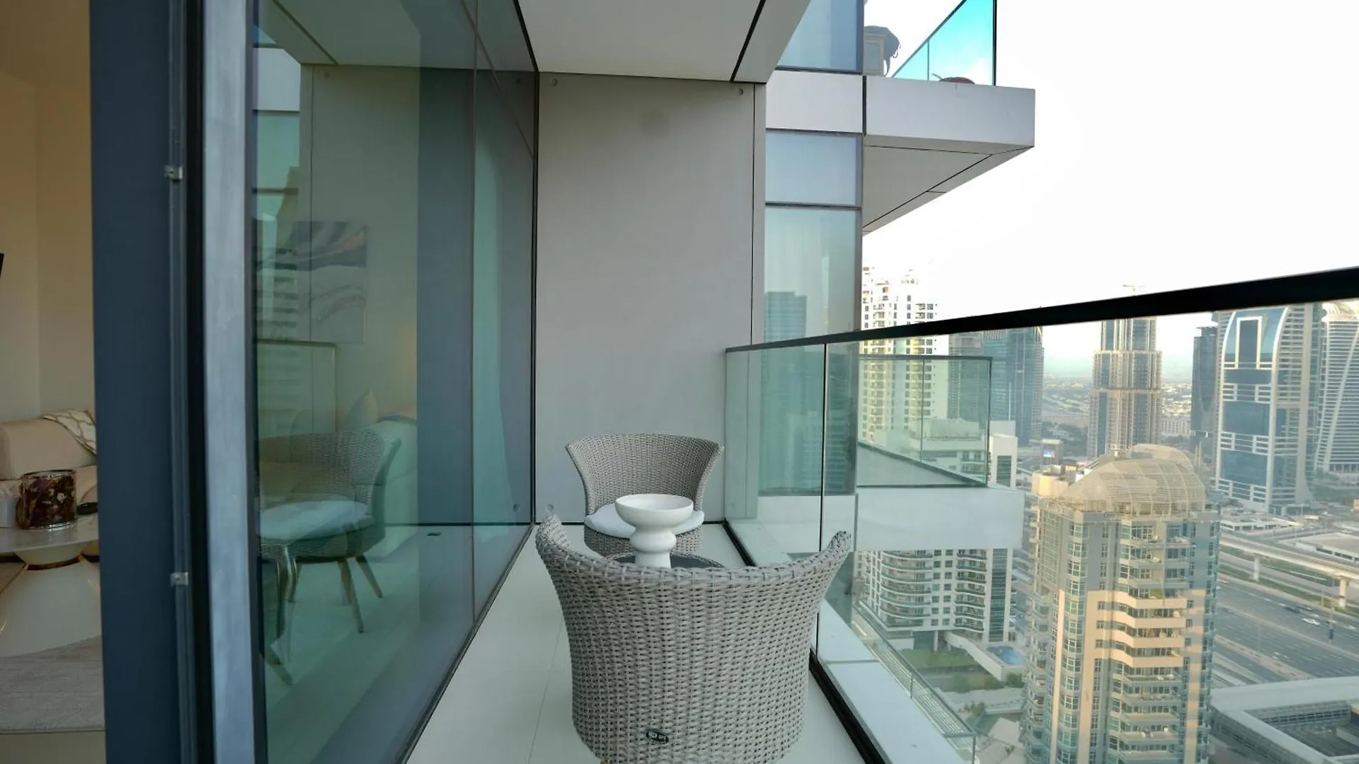 High-Rise Vida Marina Views Apartment Dubai