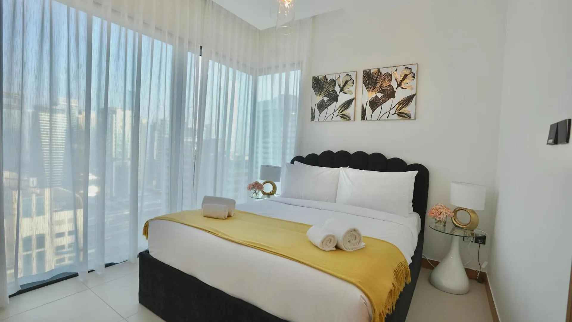 High-Rise Vida Marina Views Apartment Dubai