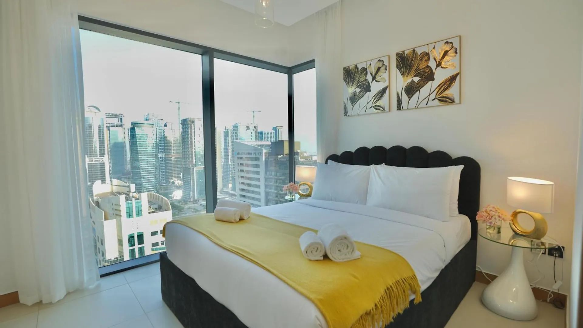 High-Rise Vida Marina Views Apartment Dubai
