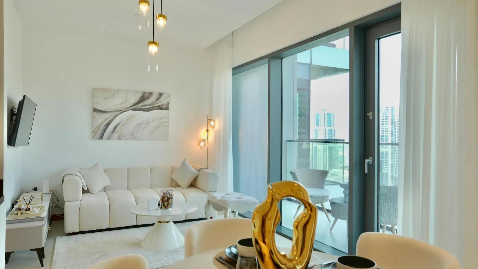 High-Rise Vida Marina Views Apartment Dubai