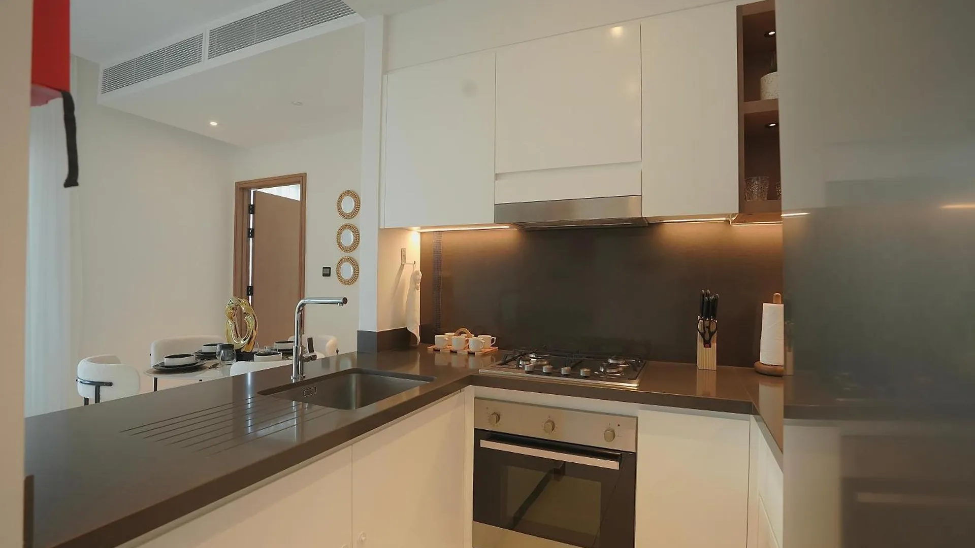 High-Rise Vida Marina Views Apartment Dubai