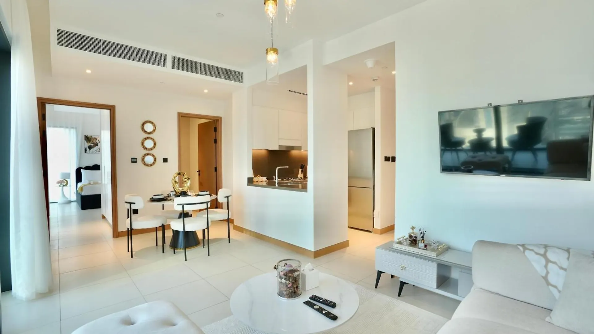 High-Rise Vida Marina Views Apartment Dubai United Arab Emirates
