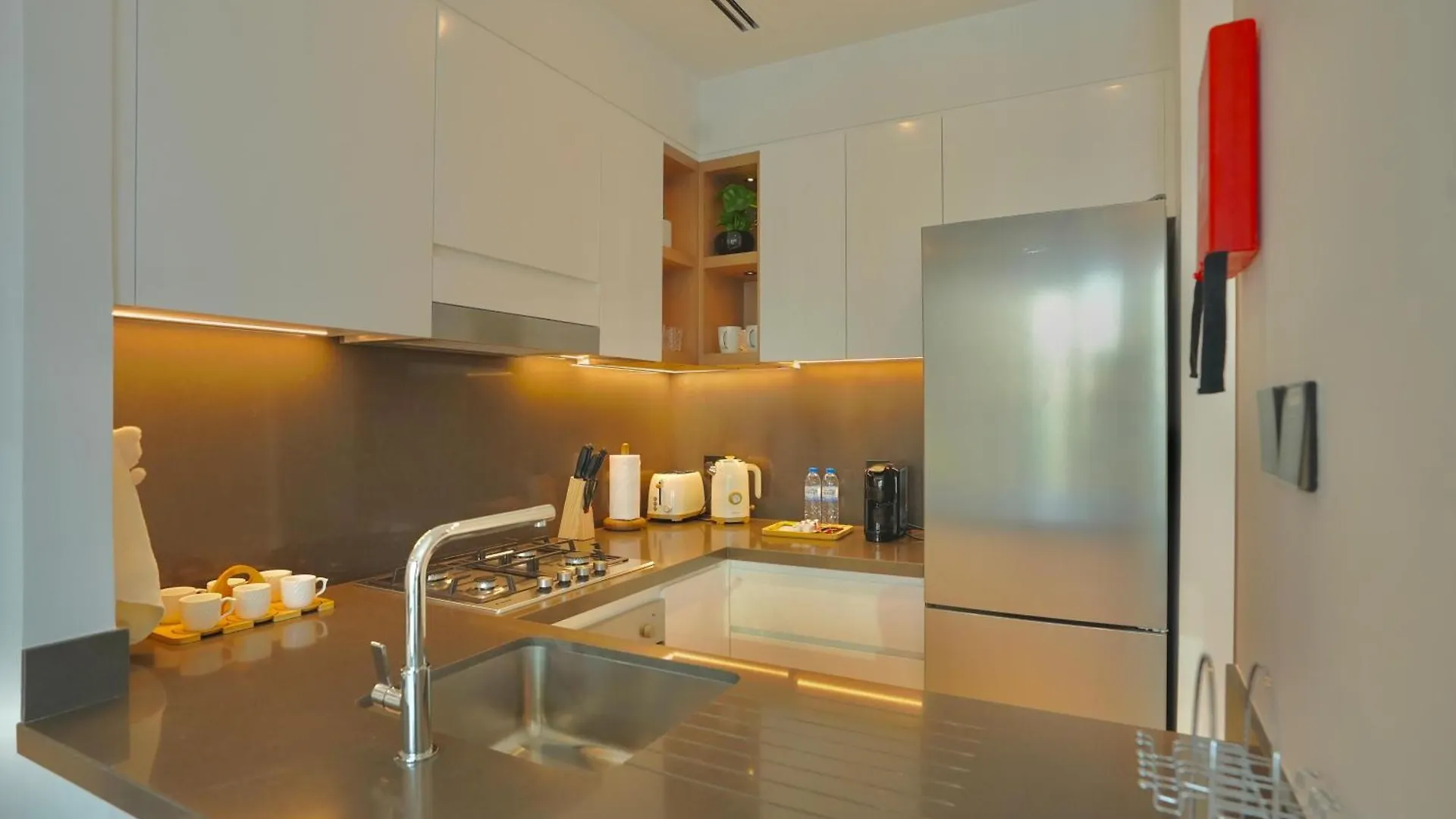 High-Rise Vida Marina Views Apartment Dubai