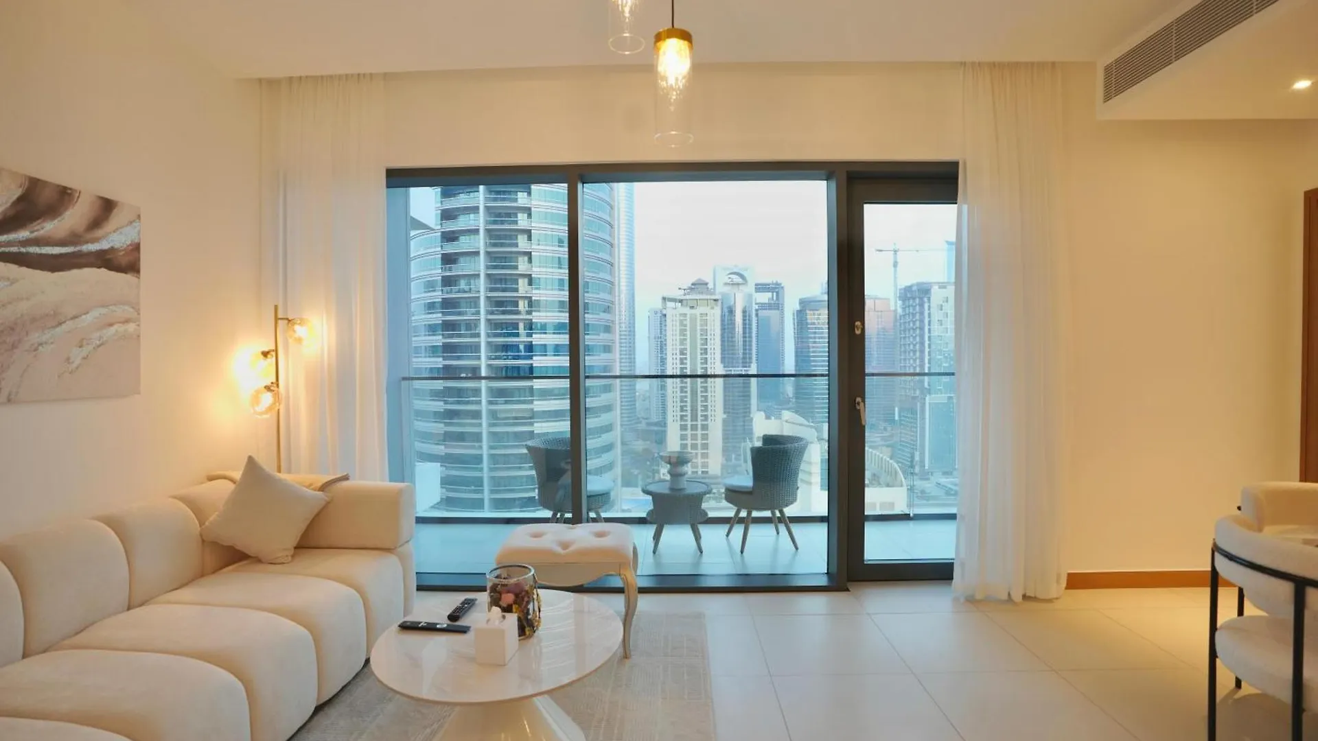 High-Rise Vida Marina Views Apartment Dubai
