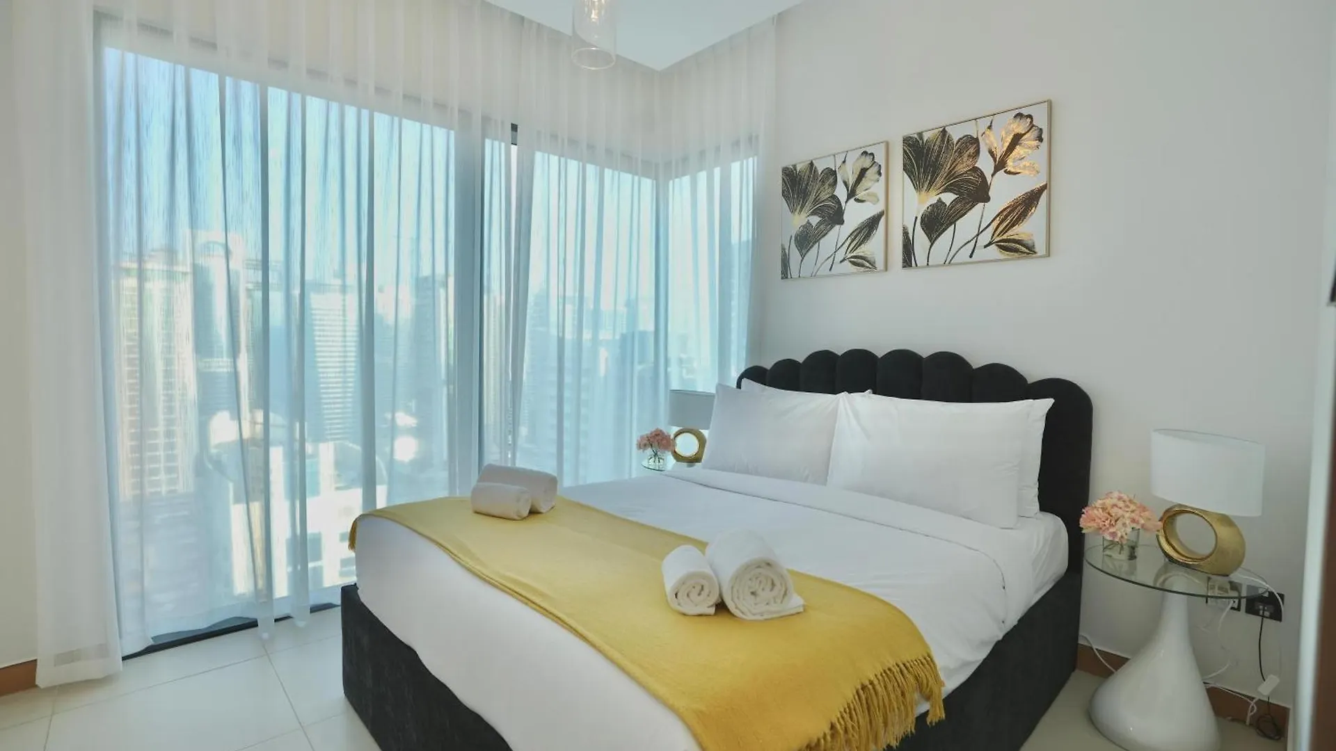 High-Rise Vida Marina Views Apartment Dubai