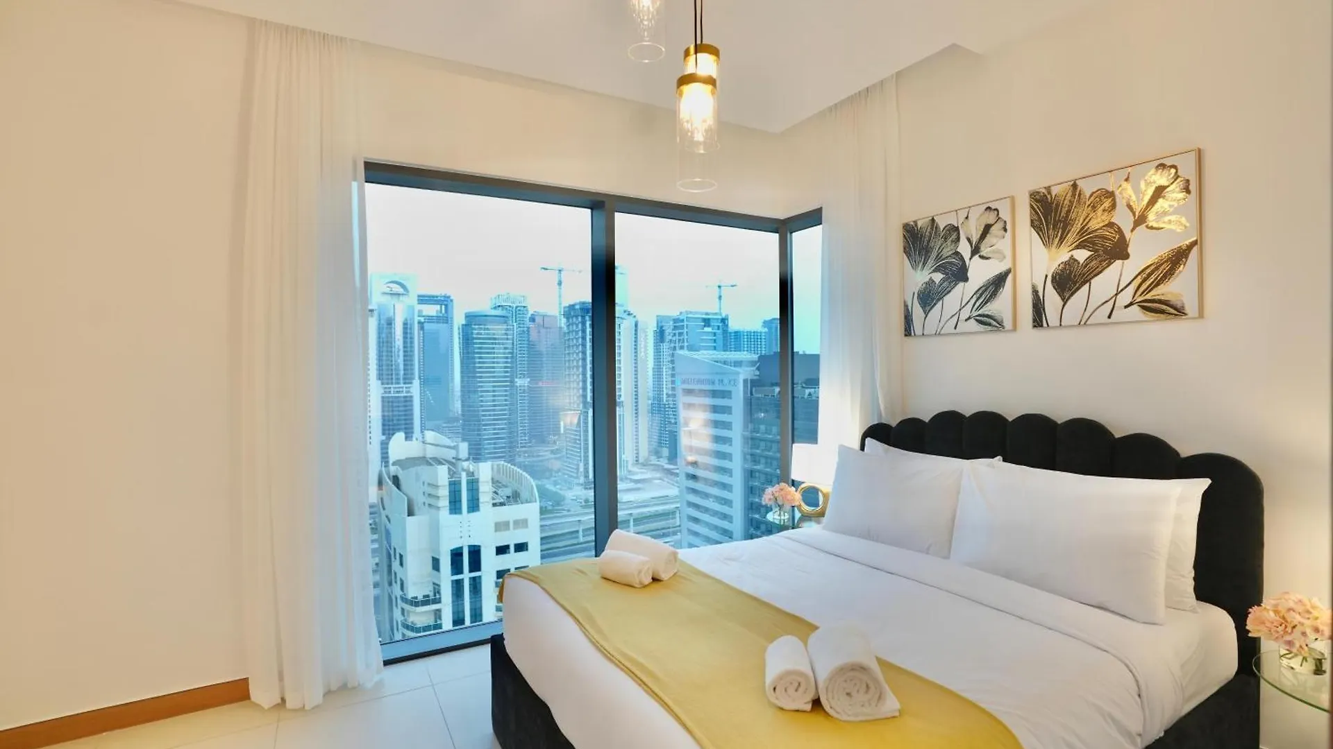 High-Rise Vida Marina Views Apartment Dubai