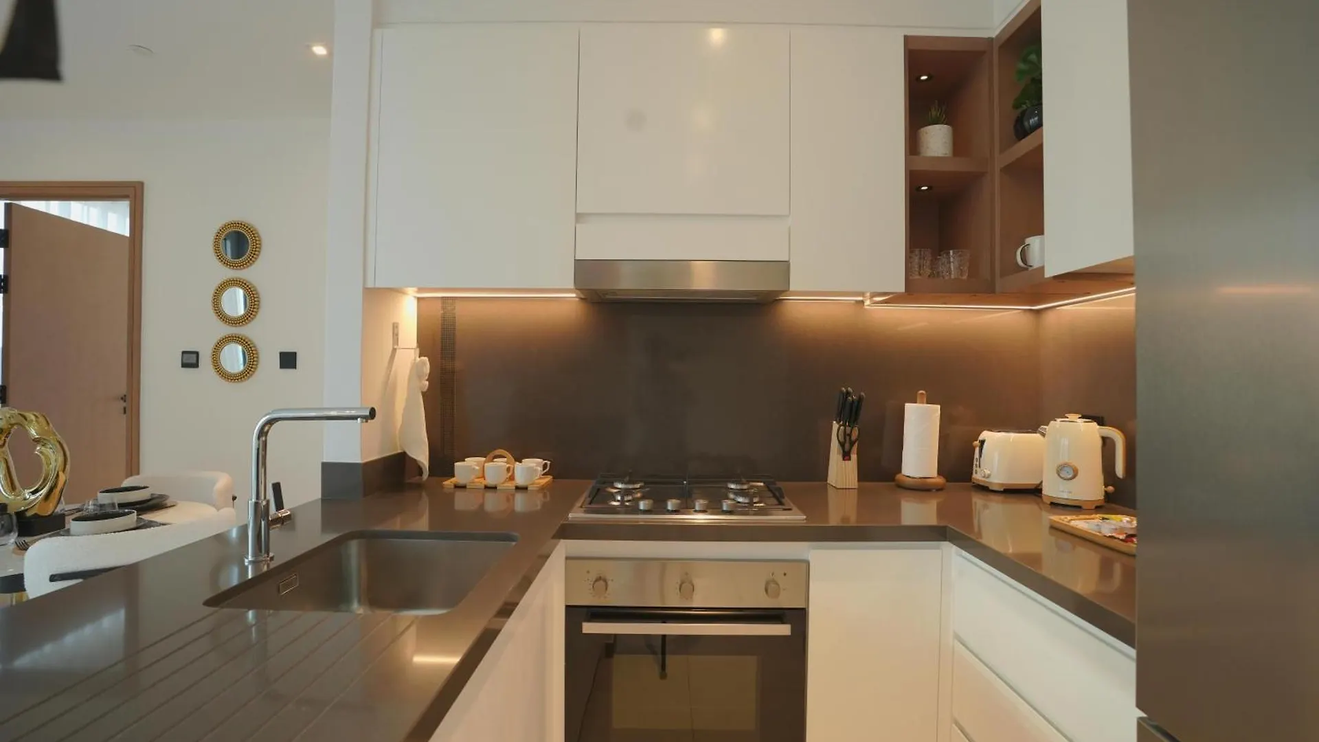 High-Rise Vida Marina Views Apartment Dubai