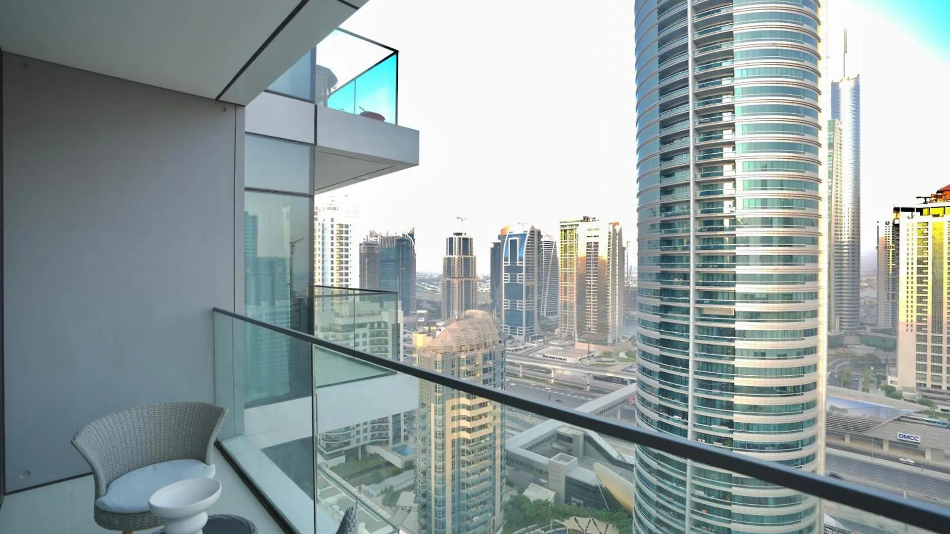 High-Rise Vida Marina Views Apartment Dubai