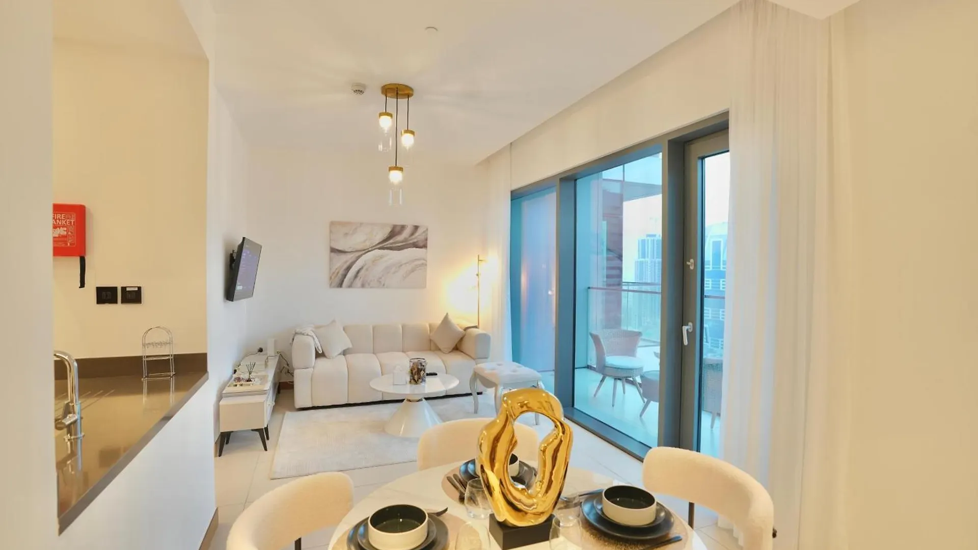 High-Rise Vida Marina Views Apartment Dubai