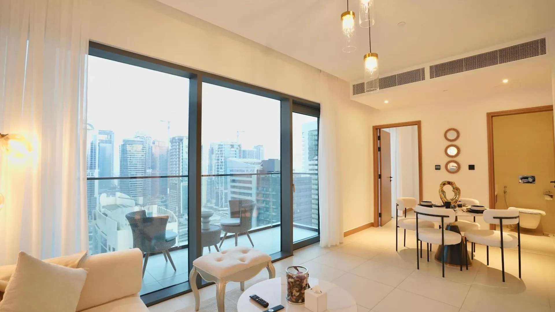 High-Rise Vida Marina Views Apartment Dubai