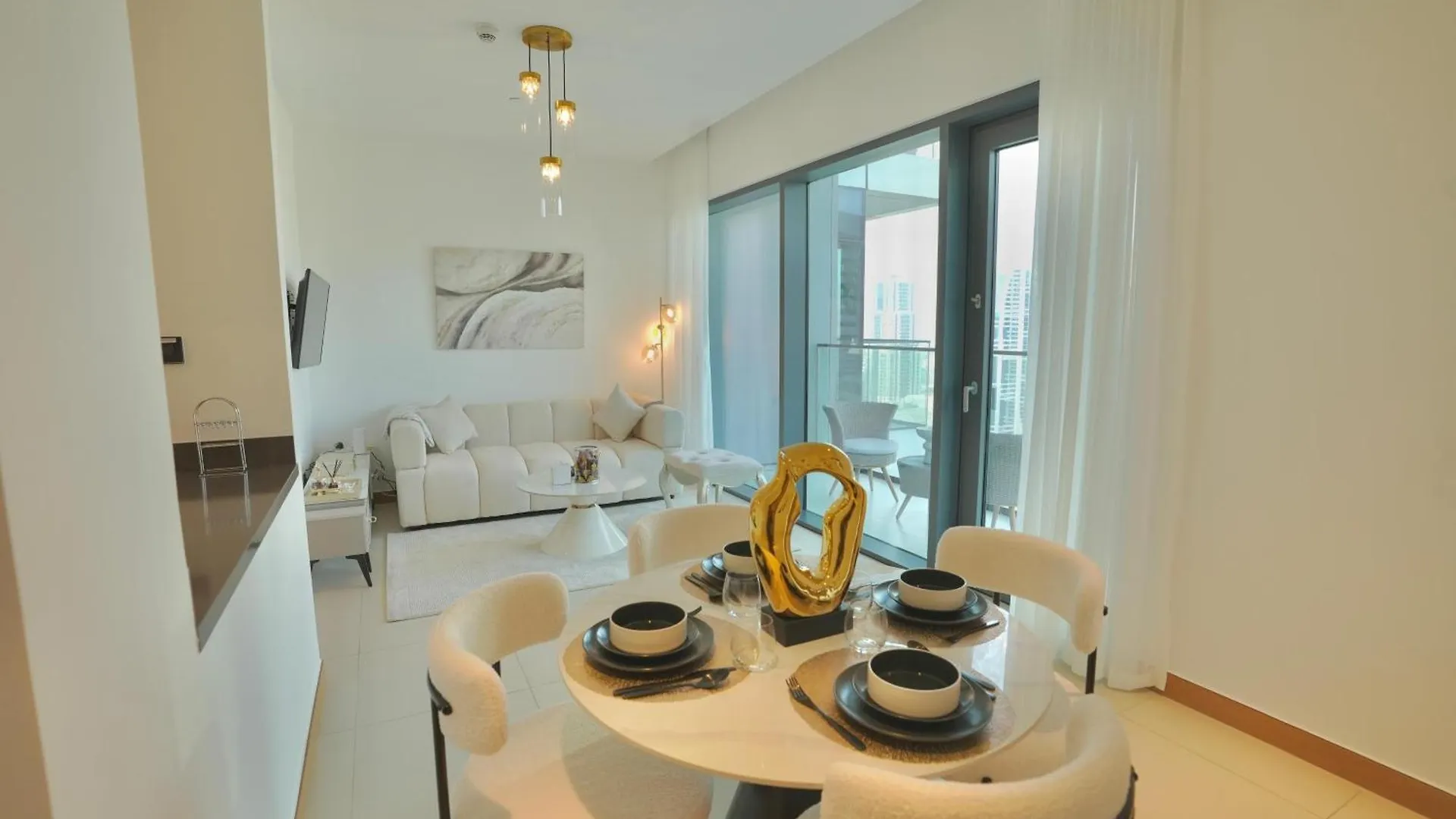 High-Rise Vida Marina Views Apartment Dubai