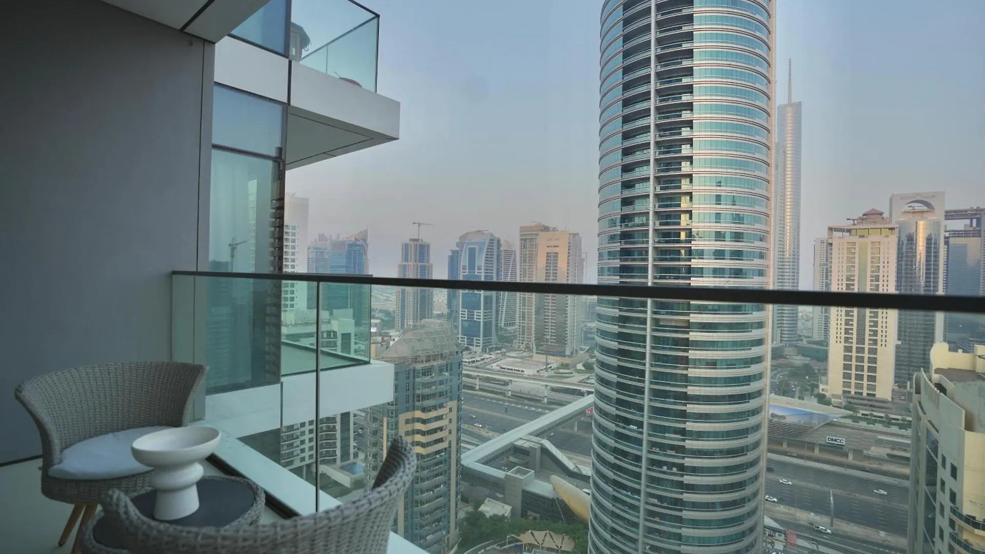 High-Rise Vida Marina Views Apartment Dubai
